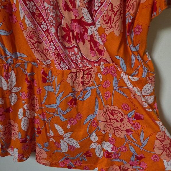 LIKE NEW LASCANA FOR VENUS BOHO FLORAL SURPLICE V NECK FLUTTER SLEEVES SIZE L - Picture 9 of 16